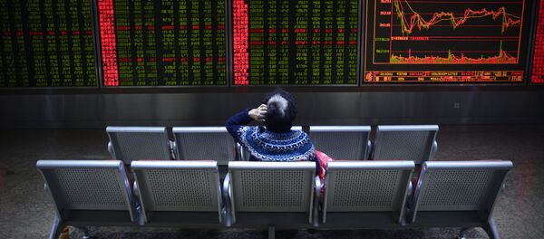 An investor rests on a chair in front of screens showing stock market movements at a securities company in Beijing on November 9, 2016. Stock markets around the region plunged in morning trading on November 9 as incoming results from the US presidential election suggested Donald Trump was leading markets favourite Hillary Clinton in the White House race. - Sputnik Mundo
