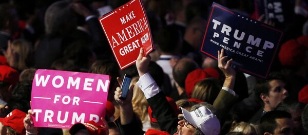 Los partidarios de Donald Trump celebran la victoria del candidato republicano en las elecciones presidenciales de EEUU - Sputnik Mundo