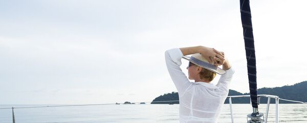 Una mujer en un yate de lujo - Sputnik Mundo