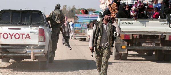 Los miembros de las SDF en Al Raqa - Sputnik Mundo
