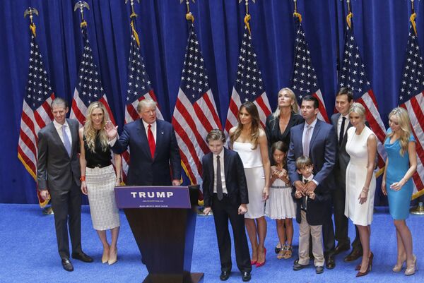 Donald Trump, presidente de EEUU, con su familia - Sputnik Mundo