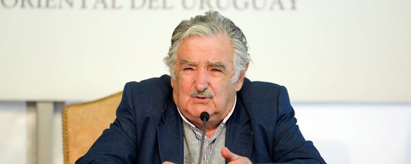 Uruguay's President Jose Mujica speaks during a joint news conference with Chile's President Michelle Bachelet - Sputnik Mundo