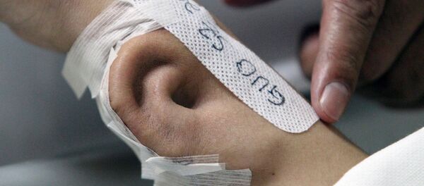 Médicos chinos logran 'cultivar' una oreja en el brazo de un paciente - Sputnik Mundo