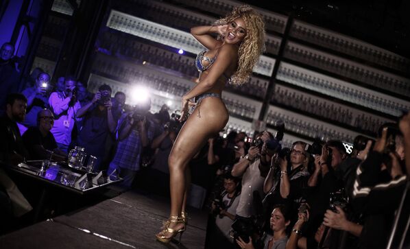 Belleza al estilo brasileño: el concurso Miss BumBum 2016 premia las mejores nalgas - Sputnik Mundo