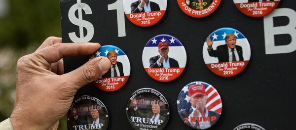 Insignias con Donald Trump - Sputnik Mundo