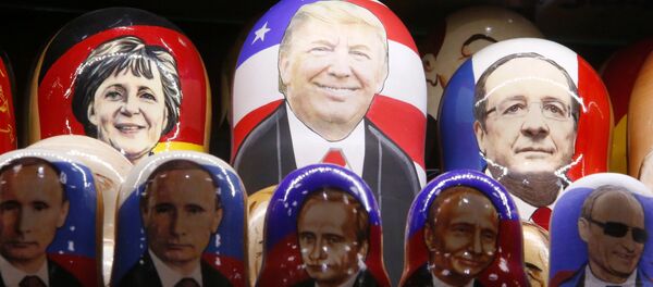 Matrioshkas de Ángela Mérkel, canciller de Alemania, Donald Trump, presidente de EEUU,  François Hollande, presidente de Francia, y varias matrioshkas de Vladímir Putin, presidente de Rusia - Sputnik Mundo