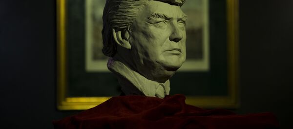 Una estatua de Donald Trump - Sputnik Mundo