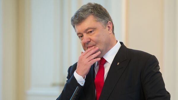 Ukrainian president Petro Poroshenko gestures as he takes part in a press conference with his Slovenian counterpart after their meeting in Ljubljana, Slovenia on November 8, 2016. - Sputnik Mundo