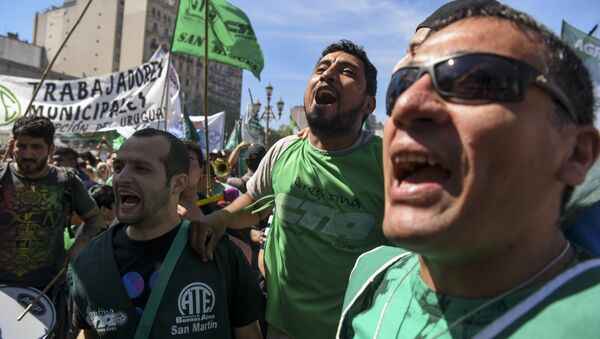 Empleados públicos en una protesta en Buenos Aires - Sputnik Mundo