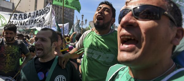 Trabajadores argentinos durante una demonstración (archivo) - Sputnik Mundo
