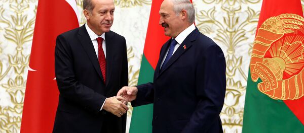 Recep Tayyip Erdogan, presidente de Turquía y el presidente de Bielorrusia, Alexandr Lukashenko - Sputnik Mundo