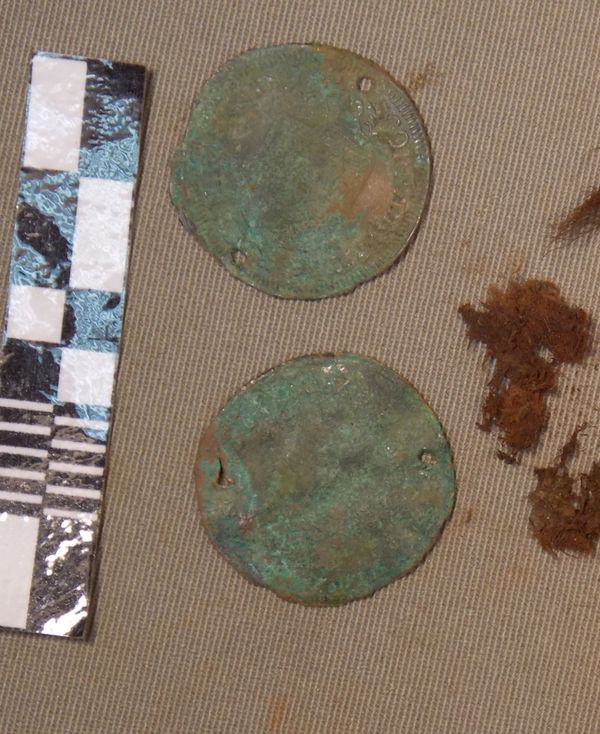 Monedas antiguas encontradas en los Urales - Sputnik Mundo