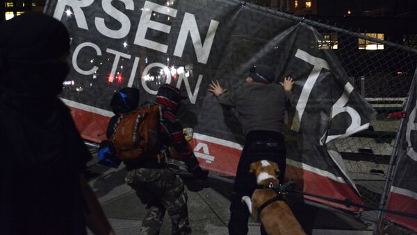 Una protesta contra la presidencia de Donald Trump en Portland - Sputnik Mundo