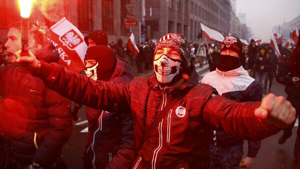 Nacionalistas polacos conmemorando el Día de la Independencia del país - Sputnik Mundo