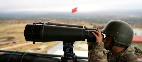 Un soldado turco en la frontera con Siria - Sputnik Mundo