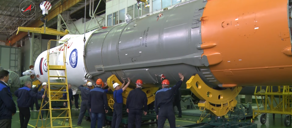 Vídeo: las increíbles labores de montaje de la nave espacial Soyuz MS-03 - Sputnik Mundo