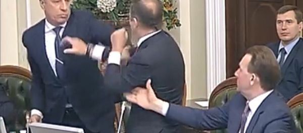 Lucha sin reglas al estilo UFC: nueva pelea en la Rada Suprema de Ucrania Lucha sin reglas al estilo UFC: nueva pelea en la Rada Suprema de Ucrania - Sputnik Mundo