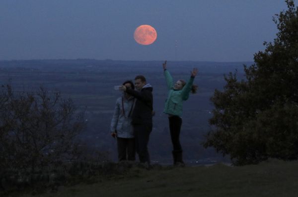 La superluna, desde distintos puntos de la Tierra - Sputnik Mundo