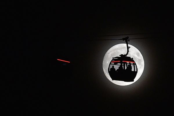 La superluna, desde distintos puntos de la Tierra - Sputnik Mundo