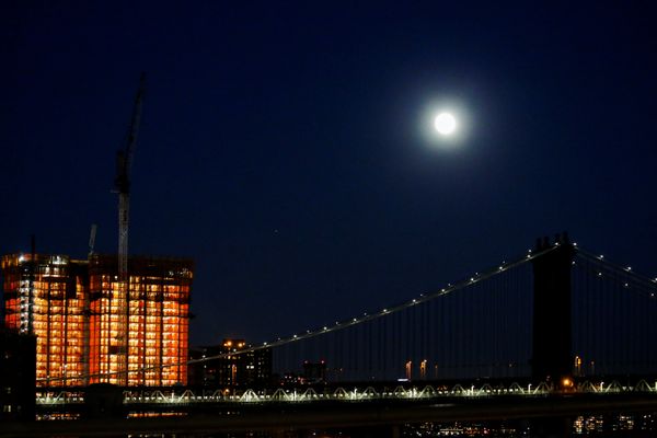 La superluna, desde distintos puntos de la Tierra - Sputnik Mundo