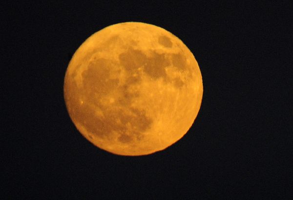 La superluna, desde distintos puntos de la Tierra - Sputnik Mundo