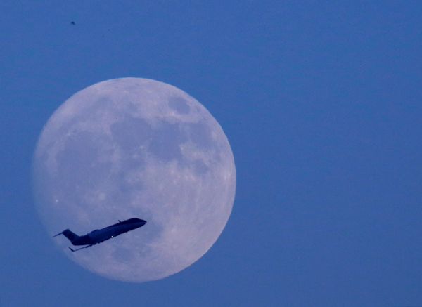 La superluna, desde distintos puntos de la Tierra - Sputnik Mundo