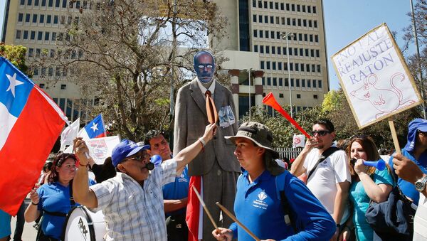 Protestas de empleados del sector público en Chile - Sputnik Mundo
