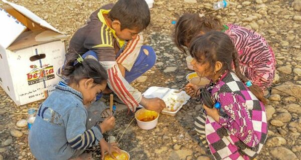 Los niños de Mosul en el campo de refugiados Hazir - Sputnik Mundo