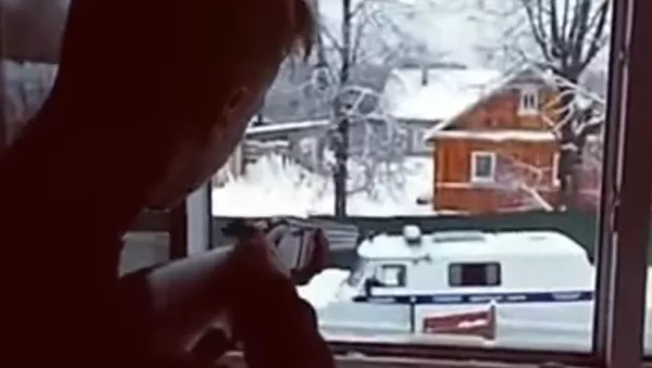 Dos estudiantes dispararon contra unidades de la policía y luego se suicidaron - Sputnik Mundo