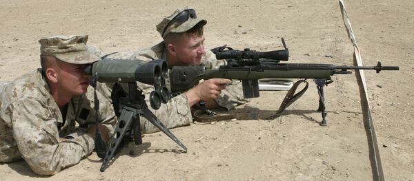 Tirador designado con el fusil M14 DMR. - Sputnik Mundo