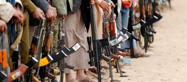 Partidarios de hutíes en Sana, Yemen - Sputnik Mundo