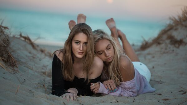 Felicidad: descansar en la playa - Sputnik Mundo