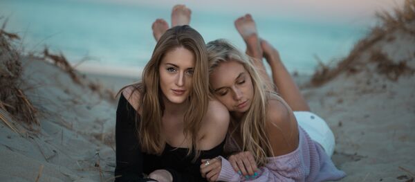 Felicidad: descansar en la playa - Sputnik Mundo