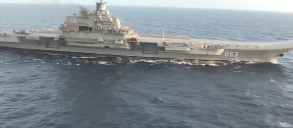 El portaviones Almirante Kuznetsov participa por primera vez en la operación en Siria - Sputnik Mundo
