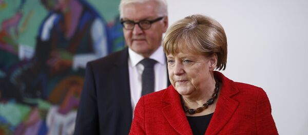 Ministro de Exteriores de Alemania, Frank-Walter Steinmeier, y canciller de Alemania, Angela Merkel - Sputnik Mundo