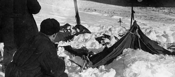 La tienda de campaña del grupo de jóvenes excursionistas en el paso Diatlov (archivo) - Sputnik Mundo