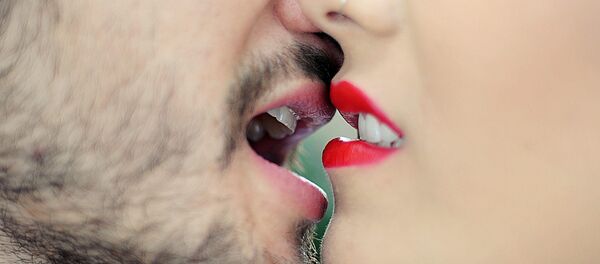 Un beso - Sputnik Mundo