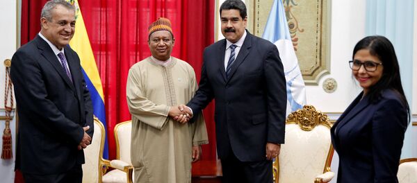 El secretario general del OPEP, Mohammed Barkindo y el presidente de Venezuela, Nicolás Maduro - Sputnik Mundo