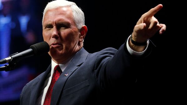 Republican vice presidential nominee Mike Pence attends a campaign rally in Manchester, New Hampshire, U.S. November 7, 2016 - Sputnik Mundo