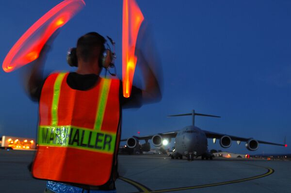 Guarda en el centro de detención de la Base Naval de Guantánamo de EEUU Guarda en el centro de detención de la Base Naval de Guantánamo de EEUU - Sputnik Mundo