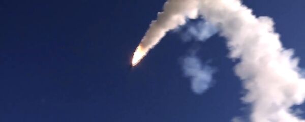 Los misiles hipersónicos universales antibuque Ónix pueden ser lanzados desde submarinos, barcos, aviones y sistemas de defensas costeros - Sputnik Mundo