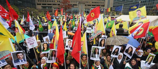 Una manifestación en Bruselas contra la política represiva del presidente turco Recep Tayyip Erdogan Una manifestación en Bruselas contra la política represiva del presidente turco Recep Tayyip Erdogan - Sputnik Mundo