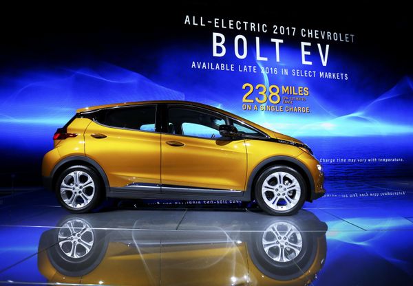 Doble de belleza: María Sharápova, entre las novedades del salón automovilístico - Sputnik Mundo