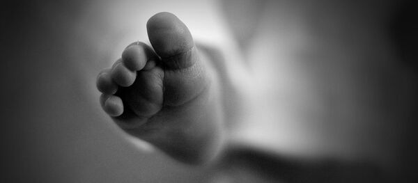 Un pie de un bebé - Sputnik Mundo