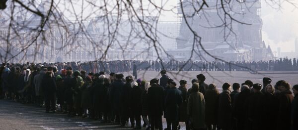 Una fila en Moscú, 1969 - Sputnik Mundo