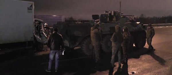 Un camión choca con un carro de combate en Moscú - Sputnik Mundo