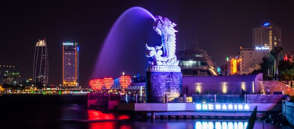 Una escultura de un dragón chino, símbolo del país asiático - Sputnik Mundo