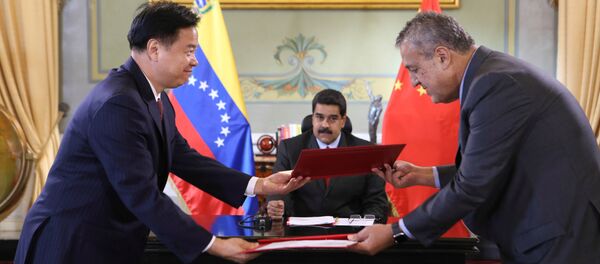 Director de PetroChina, Wang Yilin, presidente de Venezuela, Nicolás Maduro, y ministro de Petróleo de Venezuela, Eulogio del Pino - Sputnik Mundo