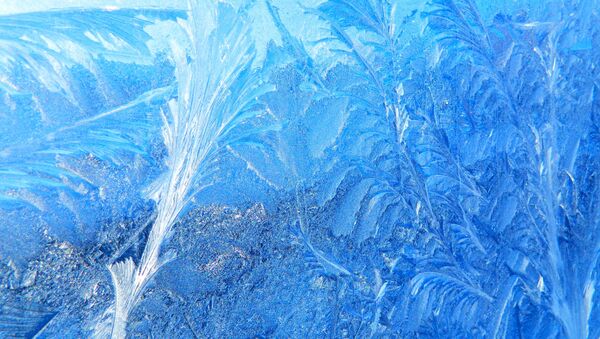Vidrio cubierto de hielo - Sputnik Mundo