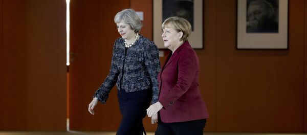 La canciller de Alemania, Angela Merkel y la primera ministra del Reino Unido, Theresa May - Sputnik Mundo
